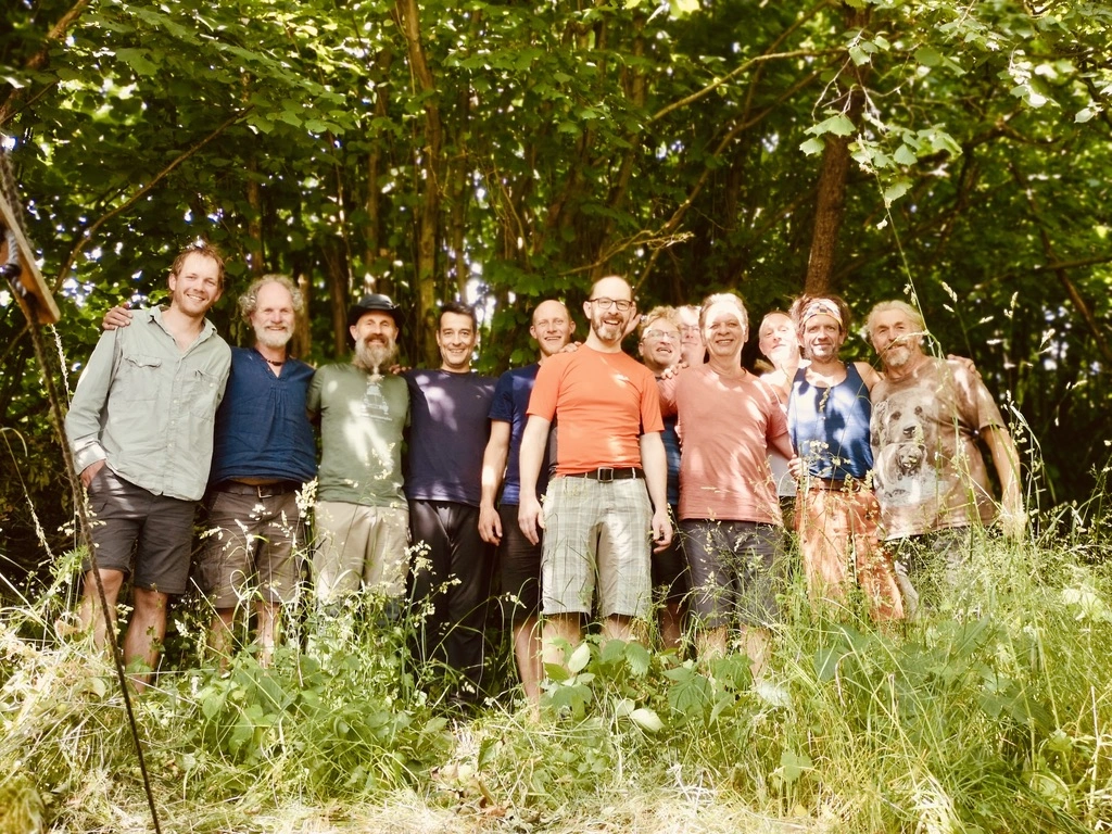 Gruppenfoto - Mit Männern draußen 2025